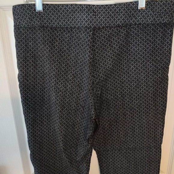 Margaret M Straight Leg Slimming Pull-on Ankle Pants - Picture 4 of 6